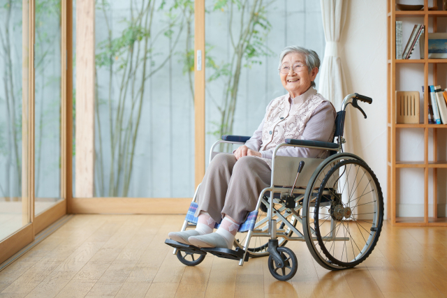 フローリングと車いす