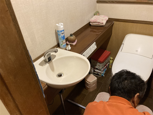 磐田市豊岡にて床リフォーム伴うトイレの床の採寸