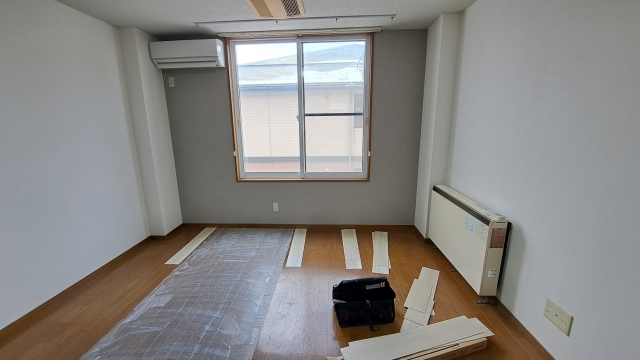 フロアタイルの施工