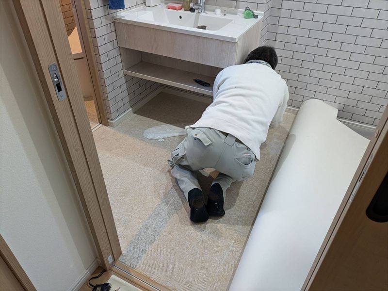 下地への接着剤塗布