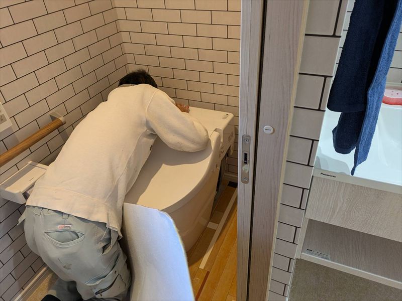 トイレの既設のクッションフロアの撤去