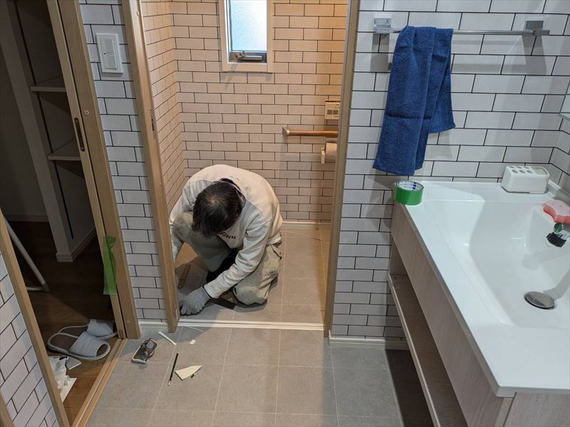 トイレのクッションフロア張替え端末処理