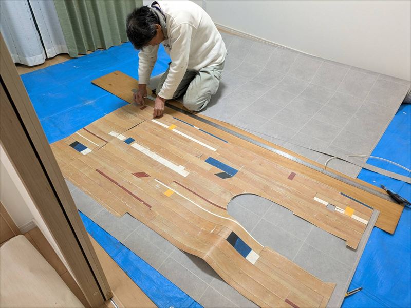 便器の形に合わせる作業
