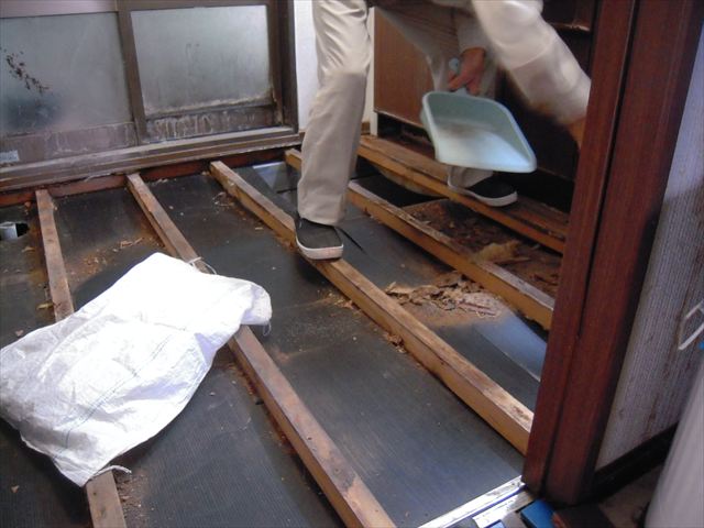 床解体後の掃除