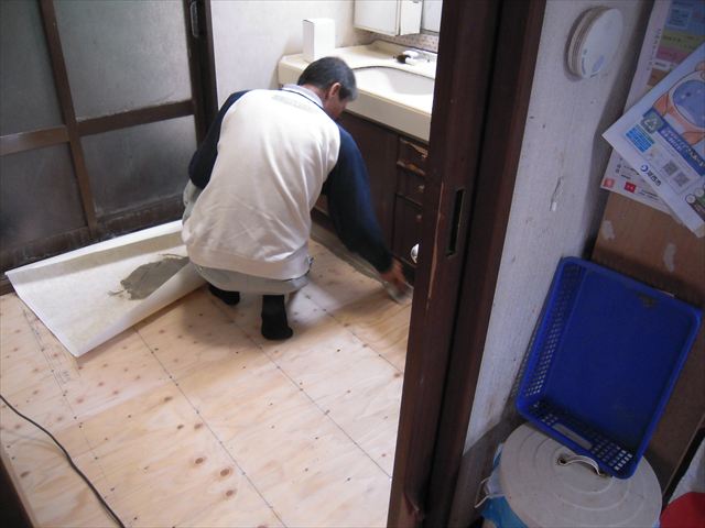 職人によるパテ塗り