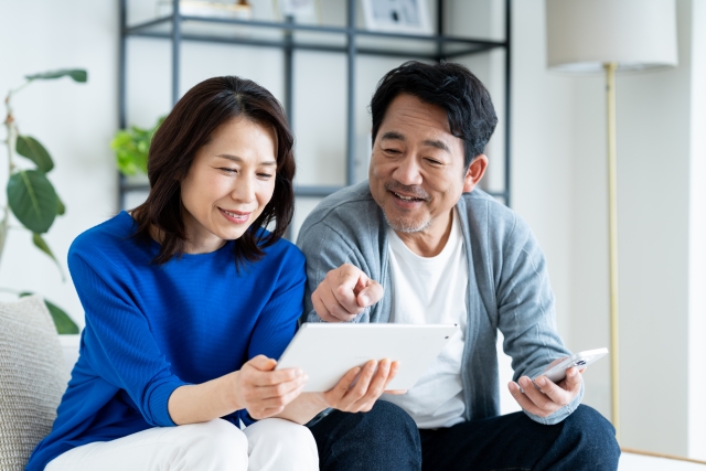 床リフォーム業者を探すご夫婦