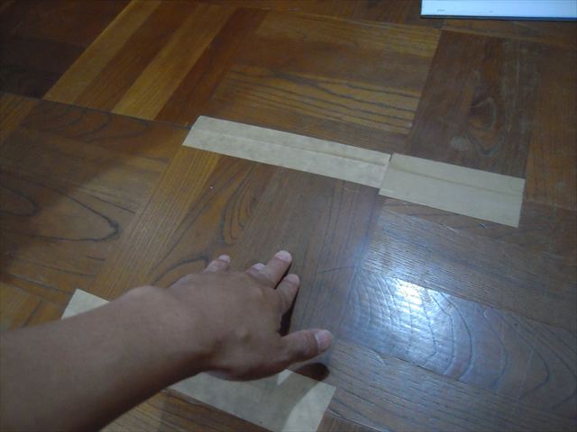 現地調査で床がぶかぶかしていることを確認