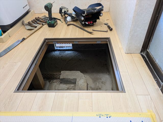 枠を設置した床下点検口