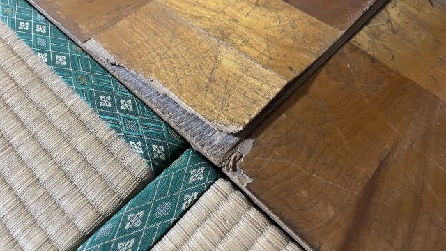 剥がれた危ないフローリング