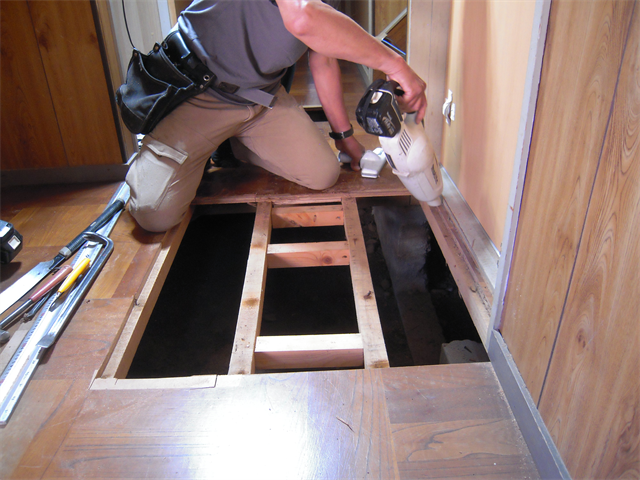 床下の根太の補強