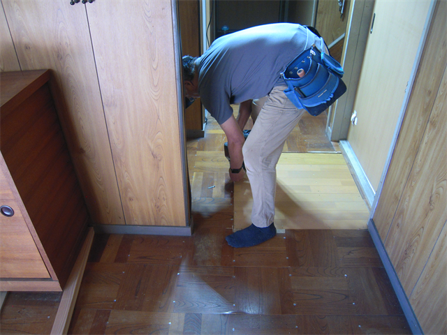 既存の床をビスで増し打ち