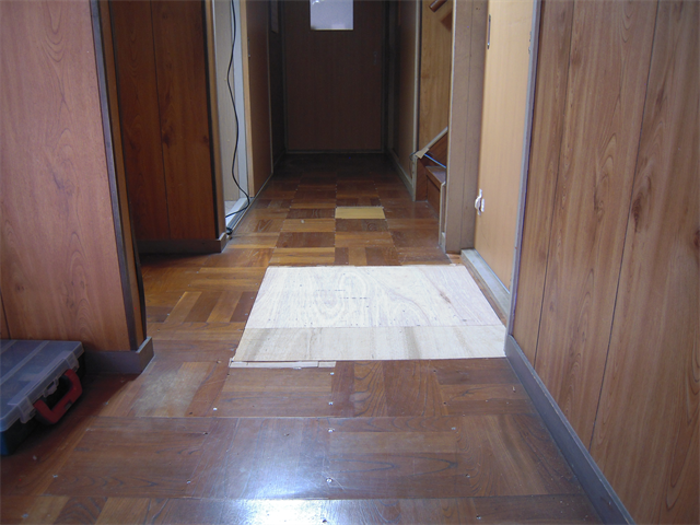 ぶかぶかしている床の補強完了