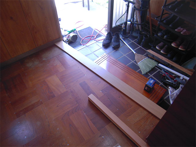 床鳴り防止のためのビスの増し打ち完了