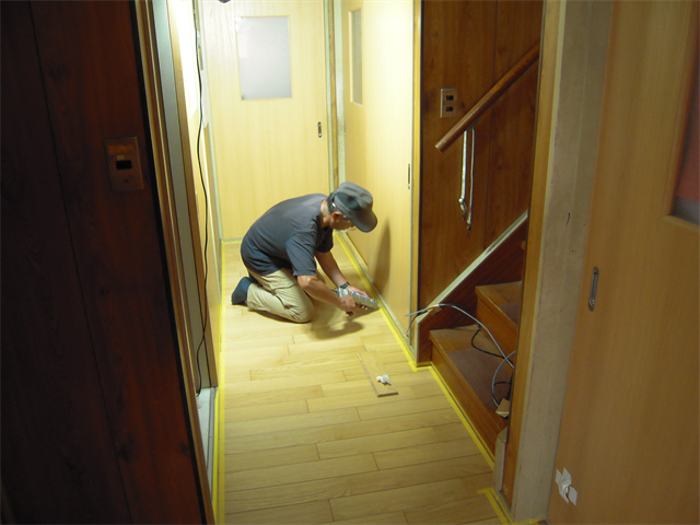 フローリング増し張り仕上げ工程