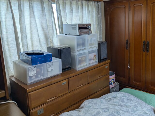 寝室のベッドやタンス