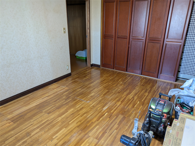 床リフォーム前の露出した床