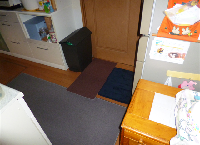 キッチン部分のリフォーム前の床