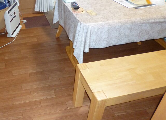 ダイニングにDIYで敷いたクッションフロア