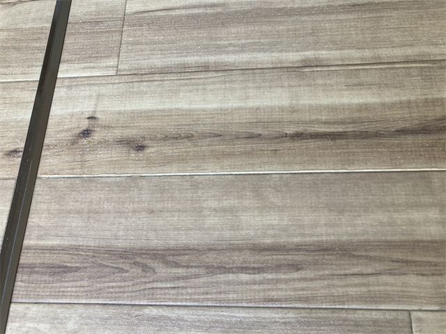 シームシーラーで目地処理を行ったあとのクッションフロア