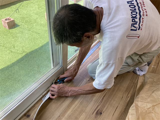 窓際のクッションフロアカット