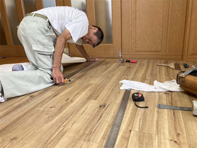 クッションフロアのつなぎ目の確認