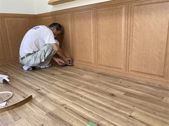 カウンター下のCF敷設仕上げ