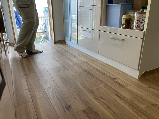 キッチンの床にクッションフロア敷設完了