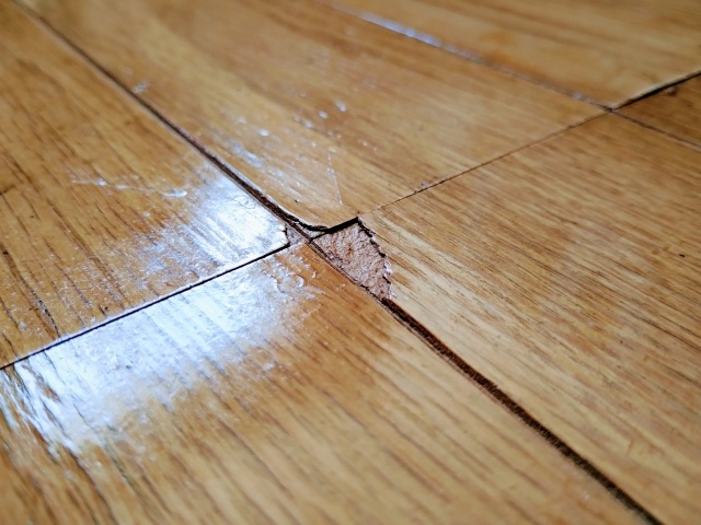 フローリング表面の欠け