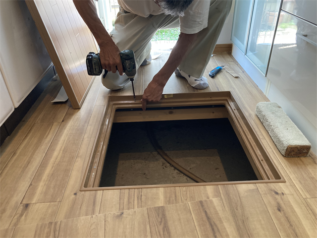 床下収納庫の枠取付