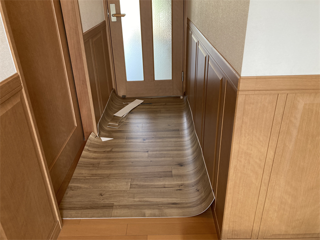 廊下に仮置きしたわんにゃん消臭フロア