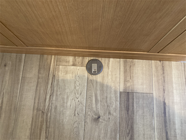 ドアストッパー周辺の施工も完了