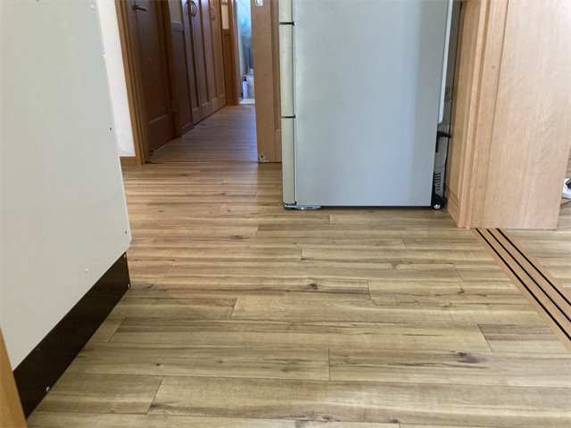 キッチン部分のクッションフロア敷設完工写真