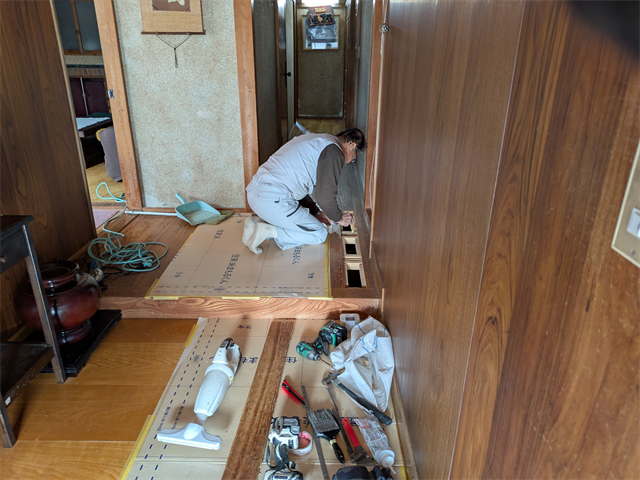 シロアリ除去剤の塗布