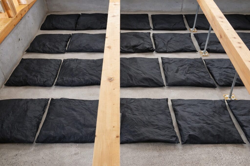 床下の調湿のための竹炭