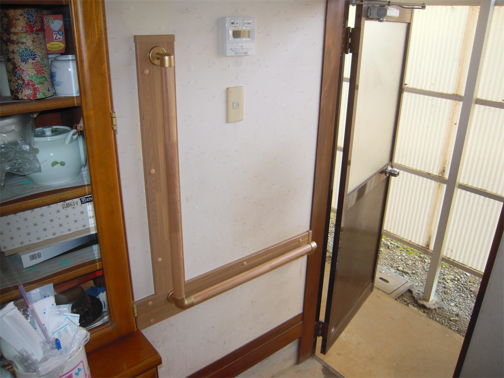 勝手口の手すり