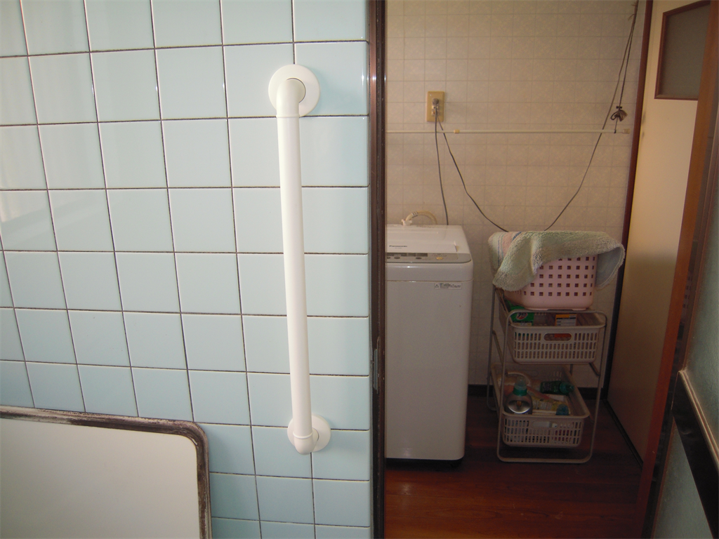 浴室の手すり設置後