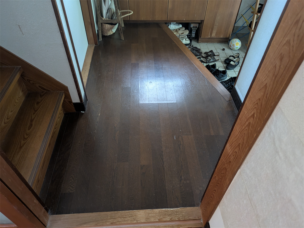 ぶかぶかする玄関の床