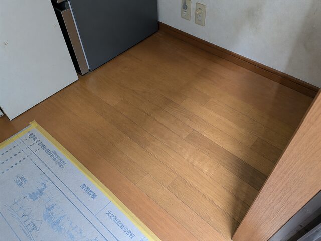 腐食して穴の開いたフローリング補修完工