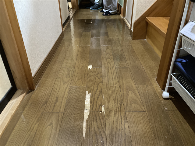リフォーム前の廊下の床の状態