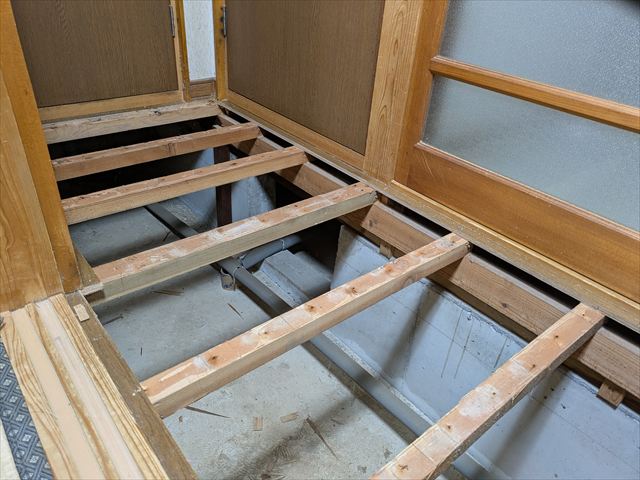 撤去が完了した床組み