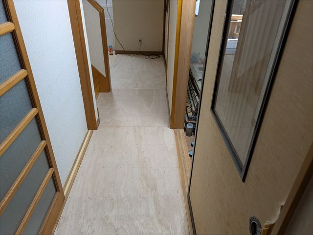 廊下部分の合板捨て貼り完了