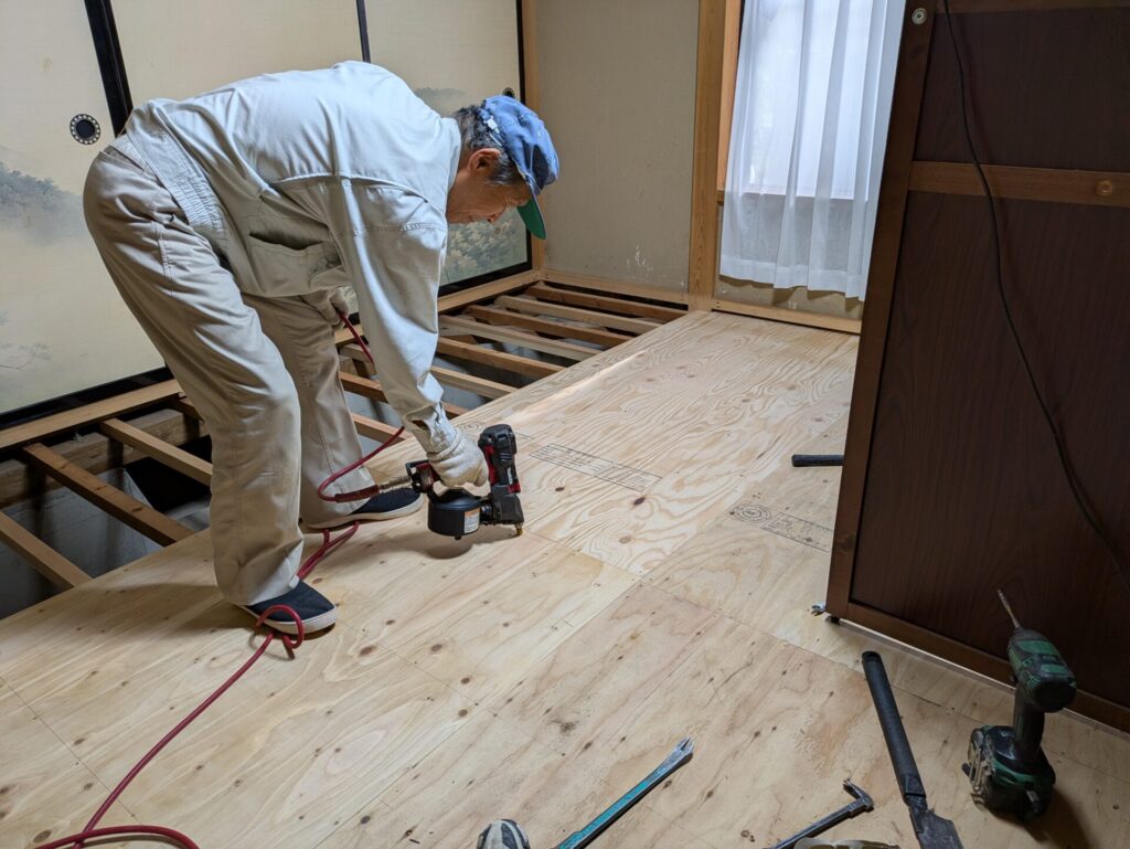 下地合板の捨て貼り