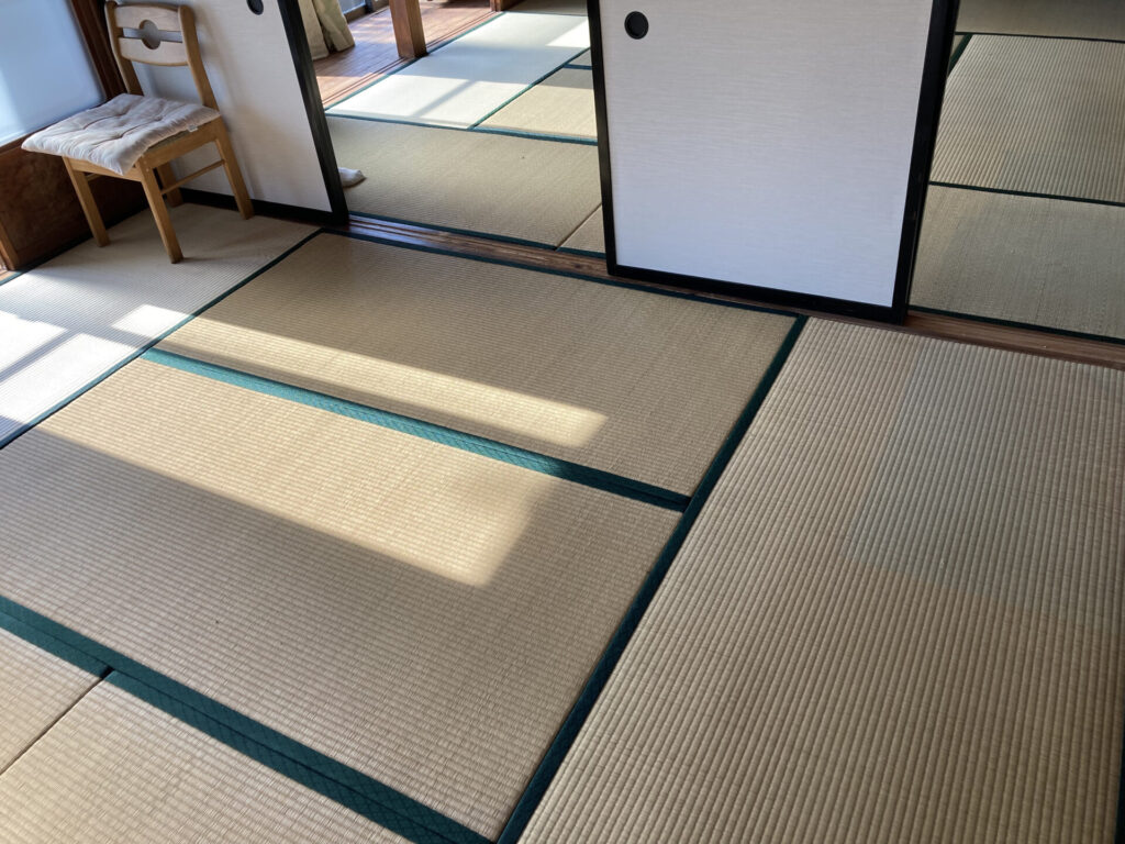 踏むとたわみが見られる畳