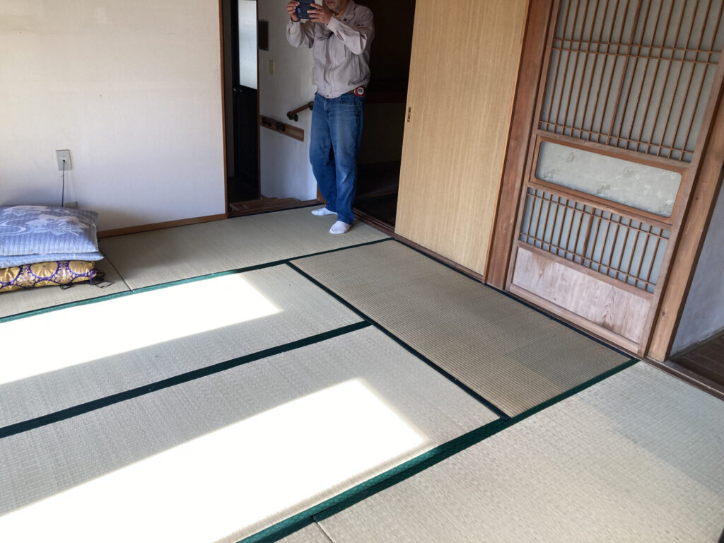 沈みが見られる和室の床
